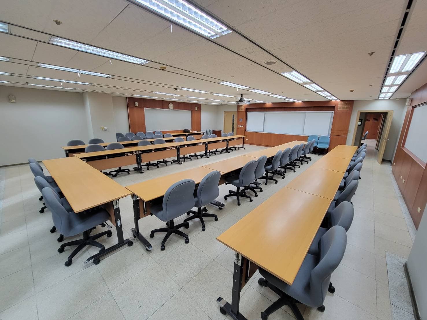 台北大安福華會館|台北大安區教室租借,可容納100人