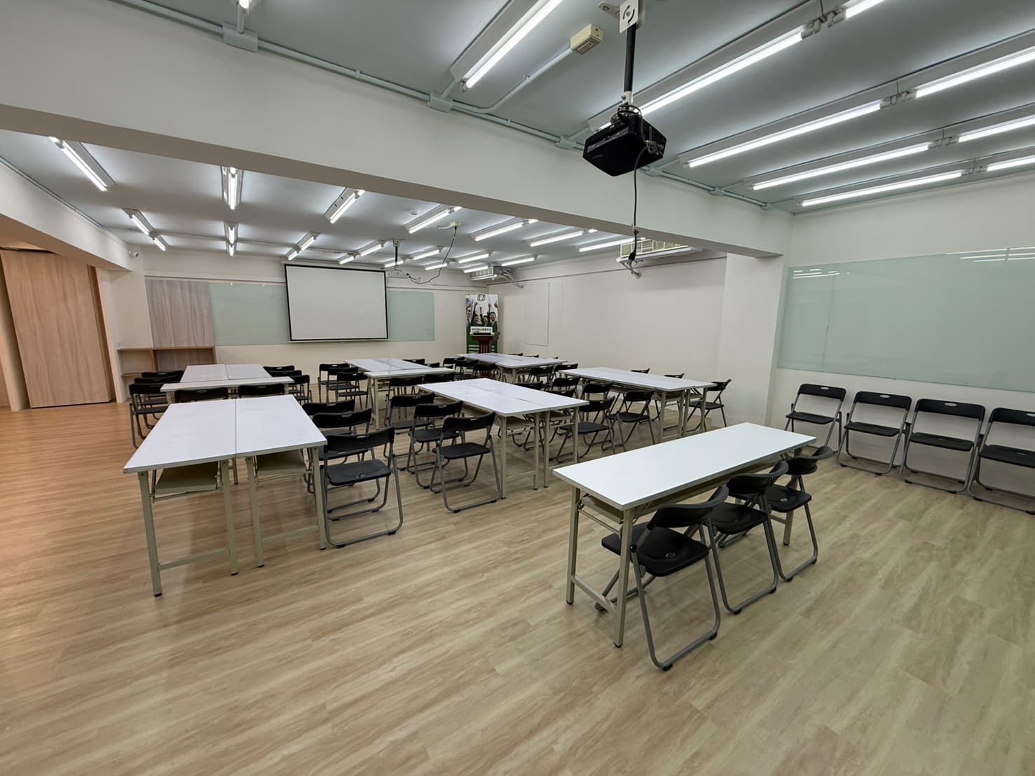 台北復興微風教室|台北松山區教室租借,可容納80人